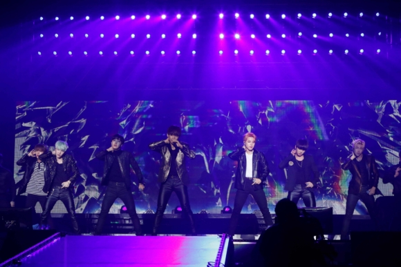 BTS LIVE ＜花様年華 on stage＞プレミアム・ライブハウス爆音応援上映 